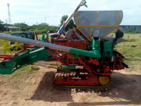 ขายรถเกี่ยวข้าว สุระชัยการช่าง ช่วงล่าง12โซ่ใหม่ ปั๊ม23 เครื่องHINO JO8Cเทอร์โบว์260อุ้ม2.5ตันลงงานเกี่ยว ทุกวัน