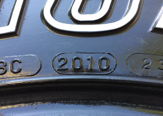 ยาง Mud Maxxis 35 12.5 R15 ดอกเต็ม ไม่มีปะ ราคาไม่แพง ยาง Mud Maxxis 35 12.5 R15 ดอกเต็ม ไม่มีปะ ราคาไม่แพง