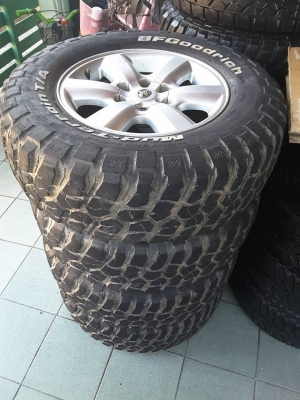ล้อ Vigo + ยาง BF km2 USA. 265-70-17 ปี12 .สภาพดี 1ชุด