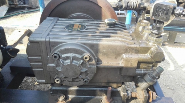 ** Sold ** ปั้มฉีดน้ำแรงดันสูงอิตาลี่ INTER PUMP แรงดัน 200 bar ชนเครื่องดีเซล HONDA 9 HP รุ่นใหม่ไดเร็กประหยัดน้ำมัน สตาร์ทติดทุกตัวงานประมูลของราชการ!!