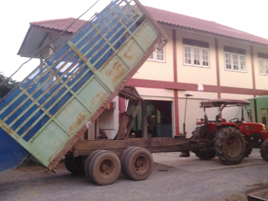 เทนเลอร์ดั้มลากติดท้ายรถไถสภาพสวยพร้อมใช้คับ