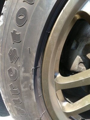 แม๊กขนาด 4 รู100  ขอบ 15 พร้อมยาง 185/55R15 ชุด 4 ล้อ tel.081-427-3941