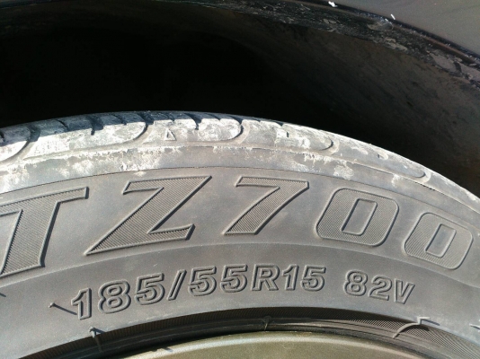 แม๊กขนาด 4 รู100  ขอบ 15 พร้อมยาง 185/55R15 ชุด 4 ล้อ tel.081-427-3941