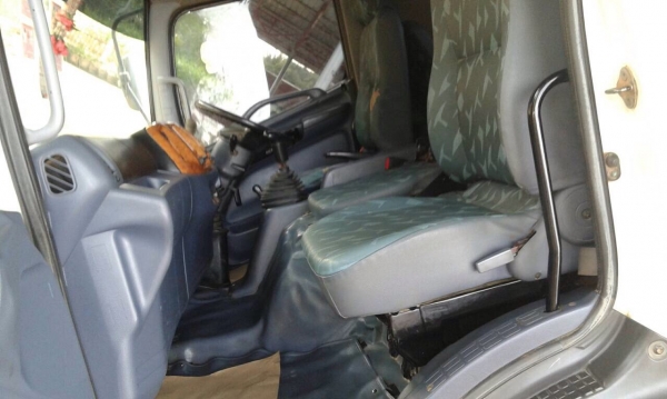 ขายรถสิบล้อดัมพ์ Hino mega เครื่อง 260 แรง ปี 50 กระบะดัมพ์สามมิตร มีระบบลากพ่วง ยางดี ภายในสวย ทะเบียนพร้อม