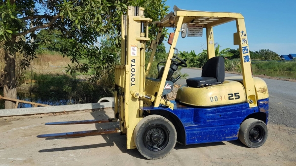 ขายด่วนรถยกดีเซลTOYOTA 6FD25ยก2.5ตันเสาสูง3เมตรเคื่องโตต้า2Zยางตัน4เส้นรถนอกนำเข้ายังไม่เคยใช้งานในเมืองไทยเลย