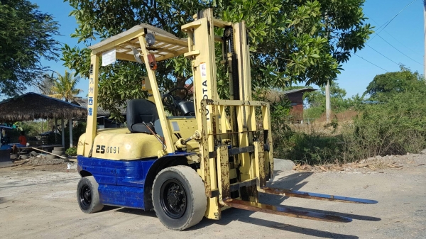 ขายด่วนรถยกดีเซลTOYOTA 6FD25ยก2.5ตันเสาสูง3เมตรเคื่องโตต้า2Zยางตัน4เส้นรถนอกนำเข้ายังไม่เคยใช้งานในเมืองไทยเลย