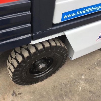 ขายรถโฟล์คลิฟท์ตักยางพารา ขายรถโฟล์คลิฟท์ตักยางพารา