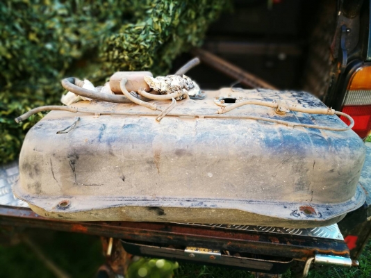 ขายถังน้ำมันวีทาร่า 5 ประตู สภาพสมบรูณ์ เก่าเก็บ ขายถังน้ำมันวีทาร่า 5 ประตู สภาพสมบรูณ์ เก่าเก็บ