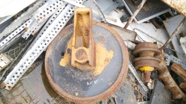 ขายล้อนำรถแมคโค CAT-320 -1-2-3 สภาพสวย ของแท้  ขายคู่ละ 8500 บาท