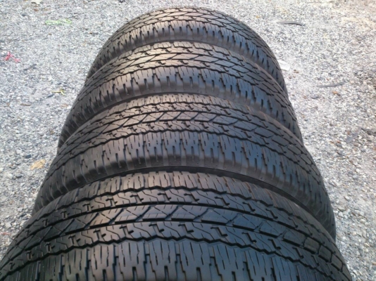 ขายยาง 265/65R17 บริดสโตน ปี15 ดอกยางหนาสดไม่แตกลายไม่ร้าวไม่มีปะ สวยๆ จำนวน 1 ชุด