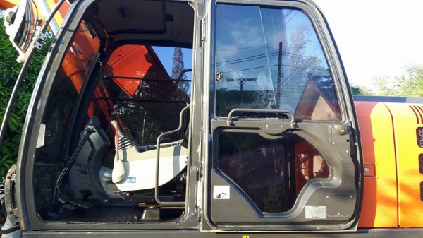 ขาย!! >>> Hitachi Zx200 รุ่น 5G <<< รถสวยพร้อมใช้งาน เอกสารพร้อม ขาย!! >>> Hitachi Zx200 รุ่น 5G <<< รถสวยพร้อมใช้งาน เอกสารพร้อม