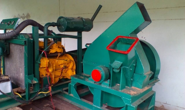 เครื่องสับไม้ จากจีน สถาพไหม่ พร้อมเครื่องยนต์ isuzu 90 แรงม้า (เครื่องยนต์เก่านอก) พร้อมใช้งาน ขนาด 2-6 ตัน/ชั่วโมง ไม่เอาเครื่องยนต์ลดราคาให้ครับ อยู่แถว หนองกี่ นางรอง จ. บุรีรัมย์ ติดต่อ พล 0640868812 , 0804873797