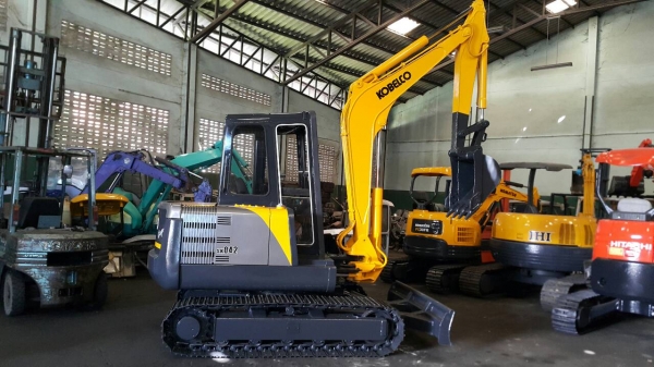 ขาย รถขุด KOBELCO รุ่น SK042 มือสองญี่ปุ่น แทรกเหล็กสวย หัวเก๋ง สลัก บูท เอวแน่น 100\% ปั้มนิ้ว คอนโทรลน้ำมัน ทำงานไว เทียบเท่า PC45 มือถือ/LINE ID: 0818753444