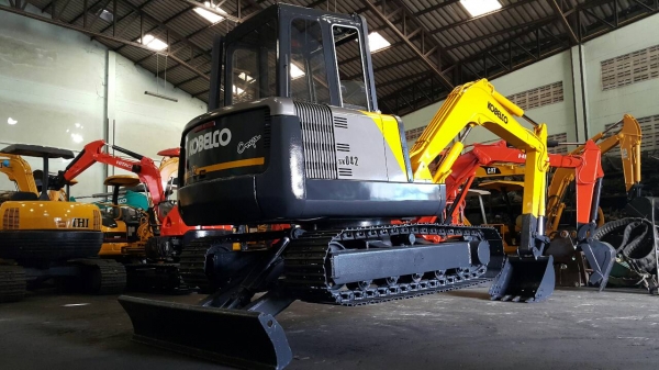 ขาย รถขุด KOBELCO รุ่น SK042 มือสองญี่ปุ่น แทรกเหล็กสวย หัวเก๋ง สลัก บูท เอวแน่น 100\% ปั้มนิ้ว คอนโทรลน้ำมัน ทำงานไว เทียบเท่า PC45 มือถือ/LINE ID: 0818753444