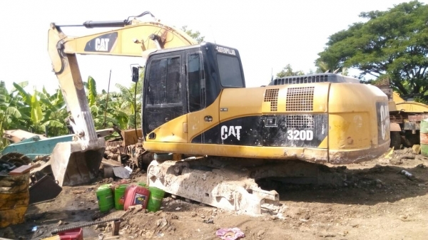 ตัดขายอะไหล่ รถแมคโค CAT-320-D มึใครต้องการอะไหล่ตัวไหนบ้างครับ