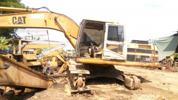 ตัดขายอะไหล่ รถแมคโค CAT-320-D มึใครต้องการอะไหล่ตัวไหนบ้างครับ