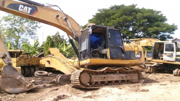 ตัดขายอะไหล่ รถแมคโค CAT-320-D มึใครต้องการอะไหล่ตัวไหนบ้างครับ