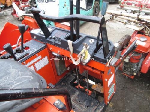 รถเกี่ยวข้าวนั่งขับ KUBOTA RX1100 เครื่องยนต์ดีเซล รหัสสินค้า 13001476 www.nihonmono.com