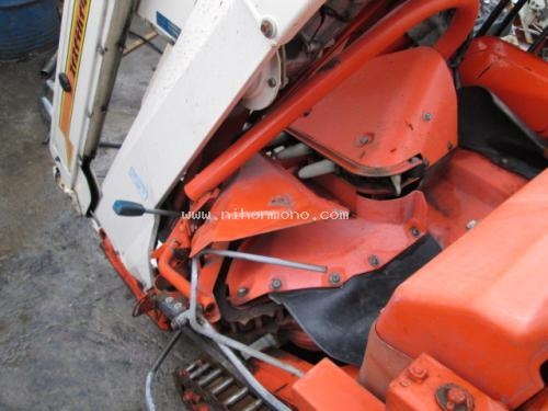 รถเกี่ยวข้าวนั่งขับ KUBOTA RX950 เครื่องยนต์ดีเซล 9.5แรงม้า รหัสสินค้า 13001475 www.nihonmono.com รถเกี่ยวข้าวนั่งขับ KUBOTA RX950 เครื่องยนต์ดีเซล 9.5แรงม้า รหัสสินค้า 13001475 www.nihonmono.com