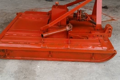 ต้องการขายเครื่องตัดหญ้า  ขนาดใหญ่ใช้งานได้ดีมาก เหมาะสำหรับสวนยางพาราเก่าเก็บ กว้าง  1.60 เมตร  ยาว  1.80  เมตร  เจ้าของขายเอง