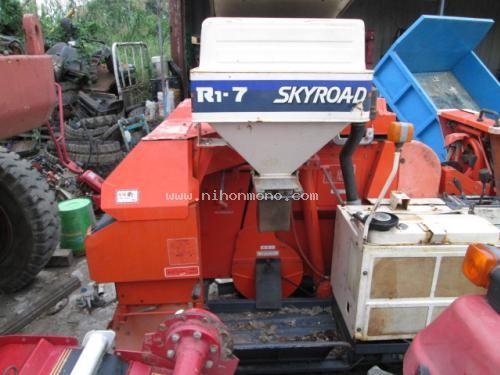 รถเกี่ยวข้าวนั่งขับ KUBOTA R1-7 เครื่องยนต์ดีเซล รหัสสินค้า 13001473 www.nihonmono.com รถเกี่ยวข้าวนั่งขับ KUBOTA R1-7 เครื่องยนต์ดีเซล รหัสสินค้า 13001473 www.nihonmono.com