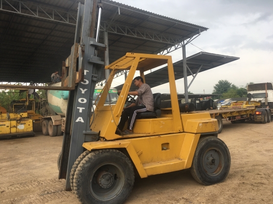 ขายถูก!! รถยก Forklift Toyota 7 ตัน เสาสูง สภาพพร้อมใช้งาน**