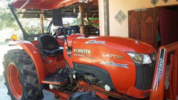 ขายรถไถ KUBOTA L4708 อุปกรณ์ ดันหน้า ผานหลัง สภาพสวยพร้อมใช้งาน เอกสารเล่มทะเบียนพร้อมโอน ราคา380,000 สนใจโทร 090-8588220คุณนะ 093-3258446คุณบิว หรือเข้าดูสินค้าอื่นๆได้ที่ www.narong2truck.com หรือ www.truck.in.th/498 หรือเพจFacebook ณรงค์ ซื้อขายรถมือสอ