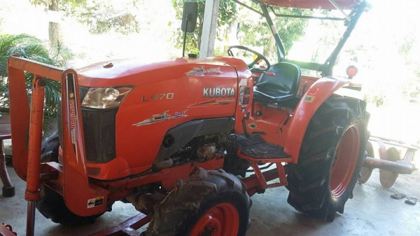 ขายรถไถ KUBOTA L4708 อุปกรณ์ ดันหน้า ผานหลัง สภาพสวยพร้อมใช้งาน เอกสารเล่มทะเบียนพร้อมโอน ราคา380,000 สนใจโทร 090-8588220คุณนะ 093-3258446คุณบิว หรือเข้าดูสินค้าอื่นๆได้ที่ www.narong2truck.com หรือ www.truck.in.th/498 หรือเพจFacebook ณรงค์ ซื้อขายรถมือสอ