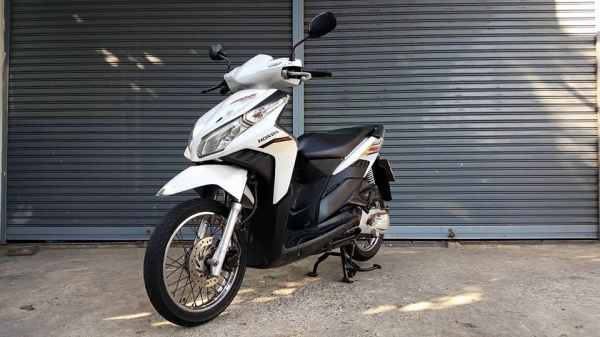 HONDA CLICK 110-i สีขาวมุก สภาพเดิมๆ พร้อมใช้งาน ฟรีโอน