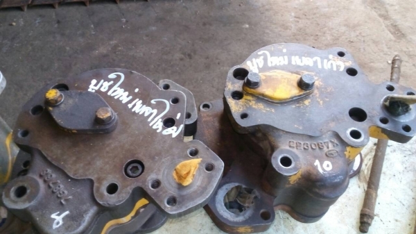 ขายอะไหล่รถแทรกเตอร์ D-6-D, D-5-H. D-4-H ของเก่าสภาพสวย ของญี่ปุ่น ขายไม่แพงครับ