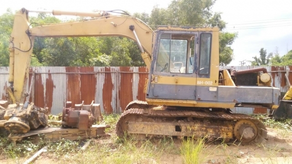 ขายเหมารถแมคโค โคมัสสุ PC-100-3 สภาพสมบูรณ์ 1คัน สภาพไม่สมบูรณ์ 1คัน ขาดตัวเดิน เครื่องไม่เดิม ปั้มมี ขายไม่แพงครับสนใจโทรมาคุยกันครับ
