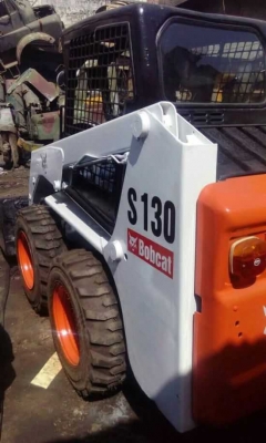 รถตัก BoBCaTรุ่นS130