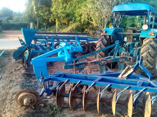 ขายรถไถซื้อไปใช้งานได้เลยเอกสารพร้อมโอนFord78แรงอุปกร์5อย่างค่ะ ขายรถไถซื้อไปใช้งานได้เลยเอกสารพร้อมโอนFord78แรงอุปกร์5อย่างค่ะ