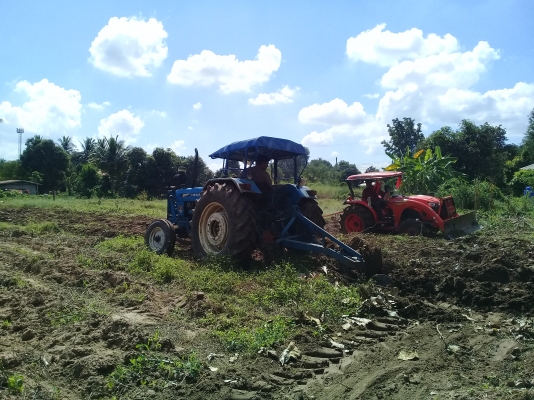 ขายรถไถซื้อไปใช้งานได้เลยเอกสารพร้อมโอนFord78แรงอุปกร์5อย่างค่ะ ขายรถไถซื้อไปใช้งานได้เลยเอกสารพร้อมโอนFord78แรงอุปกร์5อย่างค่ะ