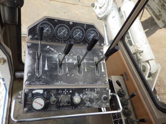 รถเจาะ Furukawa HCR9-DSIII SN: 516779 ปี 2003 สภาพใหม่มาก ๆ นำเข้าจากญี่ปุ่น รถเจาะ Furukawa HCR9-DSIII SN: 516779 ปี 2003 สภาพใหม่มาก ๆ นำเข้าจากญี่ปุ่น