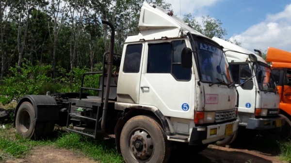 ขายหัวลาก หกล้อ 225 แรง รถพร้อมใช้งาน  ราคา  380,000 บาท