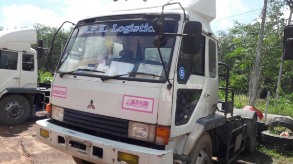 ขายหัวลาก หกล้อ 225 แรง รถพร้อมใช้งาน  ราคา  380,000 บาท