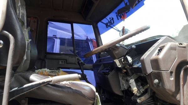 ขายหัวลาก หกล้อ 225 แรง รถพร้อมใช้งาน  ราคา  380,000 บาท