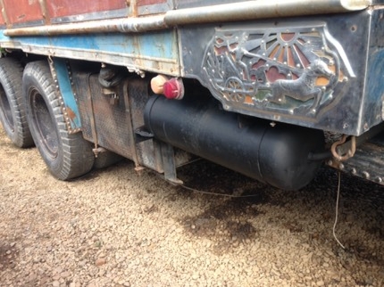 ดั้มท์ 185 แรง เพลาเดียว ท้ายฟูโช่ เพาเวอร์ แชสชีสวย ยางเต็ม  ราคา  285,000  บาท