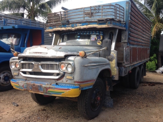 ดั้มท์ 185 แรง เพลาเดียว ท้ายฟูโช่ เพาเวอร์ แชสชีสวย ยางเต็ม  ราคา  285,000  บาท