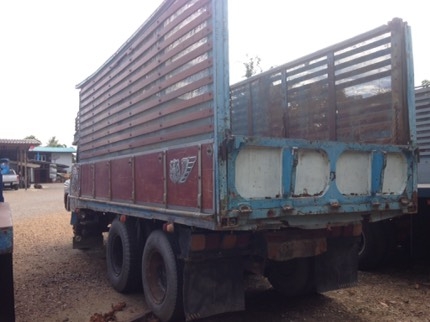 ดั้มท์ 185 แรง เพลาเดียว ท้ายฟูโช่ เพาเวอร์ แชสชีสวย ยางเต็ม  ราคา  285,000  บาท