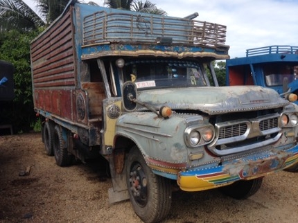 ดั้มท์ 185 แรง เพลาเดียว ท้ายฟูโช่ เพาเวอร์ แชสชีสวย ยางเต็ม  ราคา  285,000  บาท