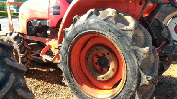 ขายรถไถ KUBOTA L3008 พร้อมดันหน้า ทะเบียนพร้อมโอน ราคา 250,000 สนใจโทรสอบถามได้ครับ DC Tractor Rayong 0818618678,0899347475 https://www.facebook.com/DC-Tractor-Rayong-307154532717928/ id line=081-8618678 id line=089-9347475 มีรถขนส่งบริการทั่วไทย