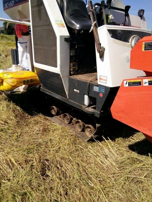 ขายรถเกี่ยวข้าว KUBOTA DC60 รถสวยสภาพพร้อมใช้งาน เอกสารเล่มทะเบียนพร้อมโอน ราคา240,000 สนใจโทร 090-8588220คุณนะ 093-3258446คุณบิว หรือเข้าดูสินค้าอื่นๆได้ที่ www.narong2truck.com หรือ www.truck.in.th/498 หรือเพจFacebook ณรงค์ ซื้อขายรถมือสอง (เว็บไซต์ส่วน