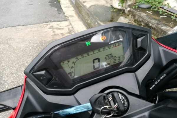 Cb300f 2558 วิ่ง5000โล รถบ้านแท้ เล่มชุดโอนครบ ภาษีพรบถึง60