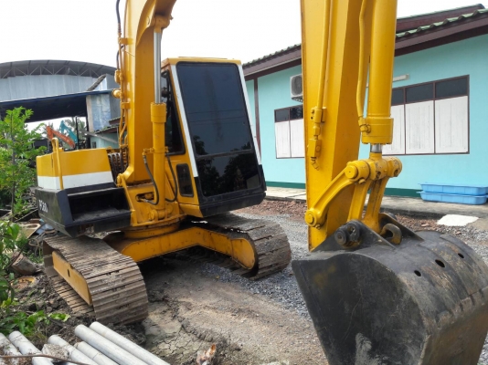 ขายค่ะ...KOMATSU  PC60-5  เก่าใน..สภาพดี...ไฟฟ้าครบ..เครื่องปั๊มดี...พร้อมใช้