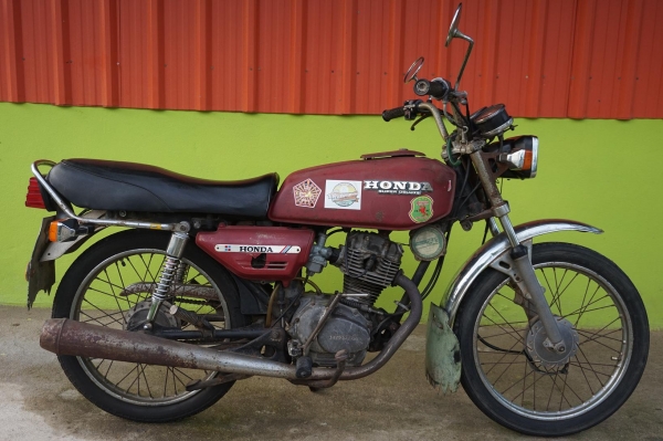 ขาย HONDA GL 100 เดิมเครื่องดีวิ่งดีทะเบียนพร้อมโอน