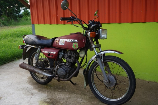 ขาย HONDA GL 100 เดิมเครื่องดีวิ่งดีทะเบียนพร้อมโอน ขาย HONDA GL 100 เดิมเครื่องดีวิ่งดีทะเบียนพร้อมโอน