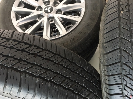 ล้อแม็กป้ายแดง new Triton 17 พร้อมยาง 245 65 17 ตุ่มหน้ามีทุกเส้น