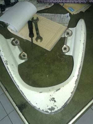 เหล็กท้ายเบาะ click คาบู